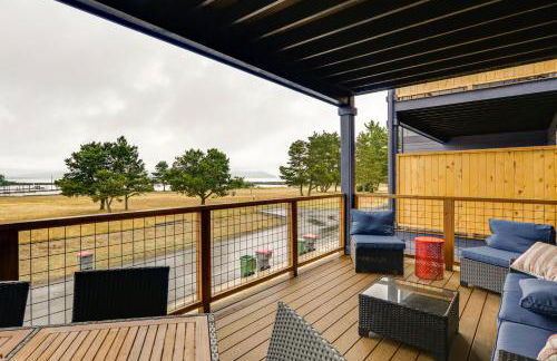 Columbia River Views Spacious Hammond Getaway! - Photo 31