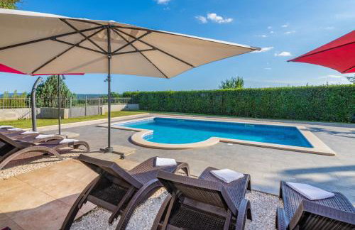 Villa Tupljak, luxury and comfort in a hidden summer hideout - Photo 3