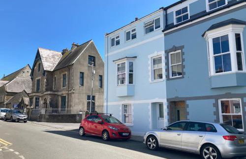 Tenby Heights, 5 en-suites, Parking & Garden - Photo 1