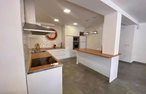 Mediterranean Villa - Private Pool , Garden & BBQ - Photo 15