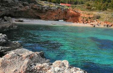 Kuća za odmor Gnjila u uvali iznad prekrasne plaže - Foto 1