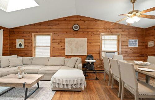 5 min to Lake Chic Cozy Hot Tub - Foto 31