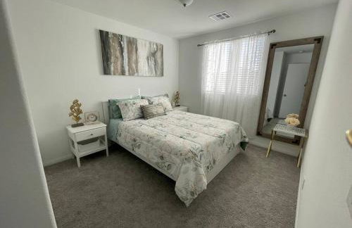 New,and Modern Home close to the strip - Foto 5