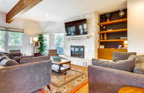 Modern Fischer House with Deck, Fire Pit and Hot Tub! - Foto 3