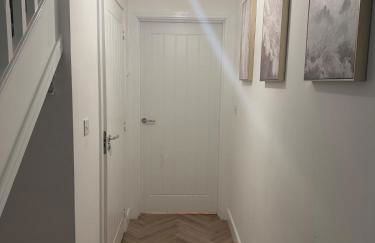 Luxury Contractor 4 Bed Home Sleeps 8 Cardiff Airport Parking - Foto 15