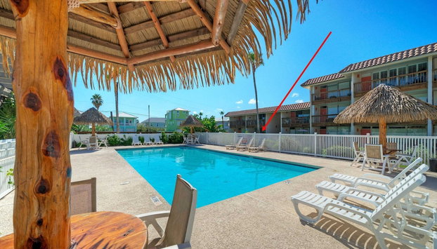 Beach Boardwalk Access Pool + Remodeled Interior Tropical Haven by Avantstay - Foto 2, Interior