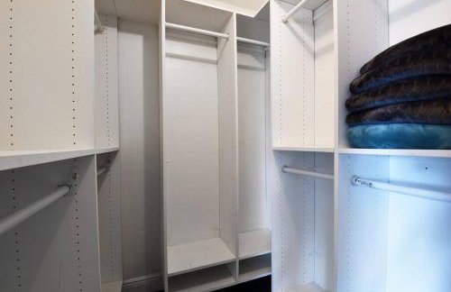 5 BR Mansion with Pool and non-heated Jacuzzi Games in Boynton Beach - Photo 21