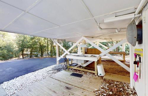 3rd-row beach cottage with ocean views, beach access, deck, & grill - Foto 22