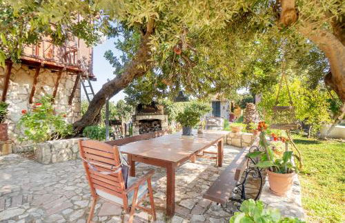 Rustic Retreat - Private Pool in Nature's Embrace - Photo 1