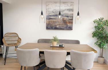 South Coast New Forest Holiday Home-4 Bed-Sleeps 8-Spacious-Parking-EV Dock-Large Garden-Playground-Great for Families-Groups-Professionals - Foto 17