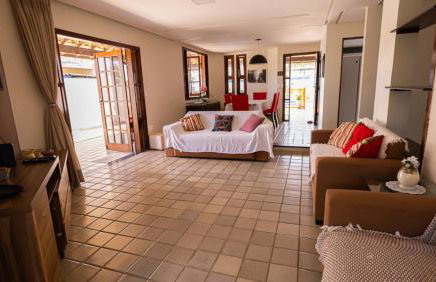 Casa com Wi-Fi, Piscina e Garagem a 550m da Praia - Foto 6