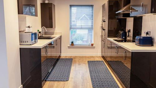 Beautifully Fab 3 bedroom 4 beds New home 8 guests Stretford Trafford - Foto 3