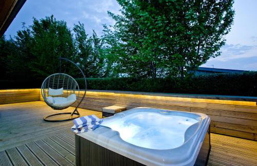 Orchard Lodge, Strawberryfield Park - Photo 33