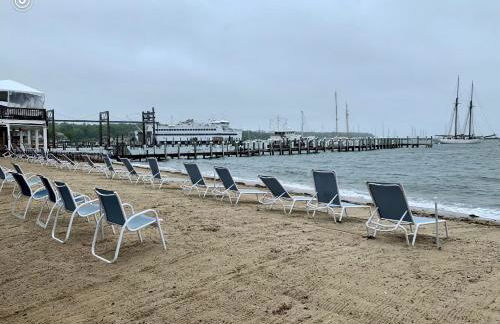 Vineyard Harbor Motel - Foto 12