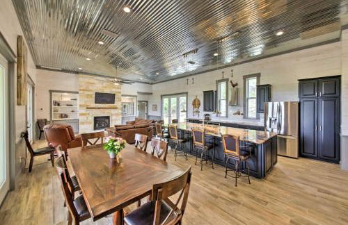 Ladera Wimberley Estate on 13 Acres with Hot Tub - Foto 6