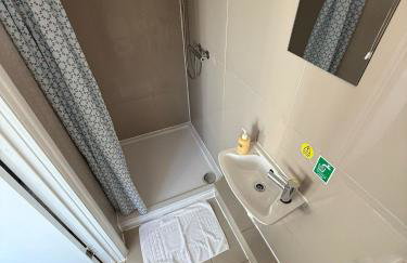 Southsea 2nd Floor Studio Apartment, Free Private Parking - Foto 16