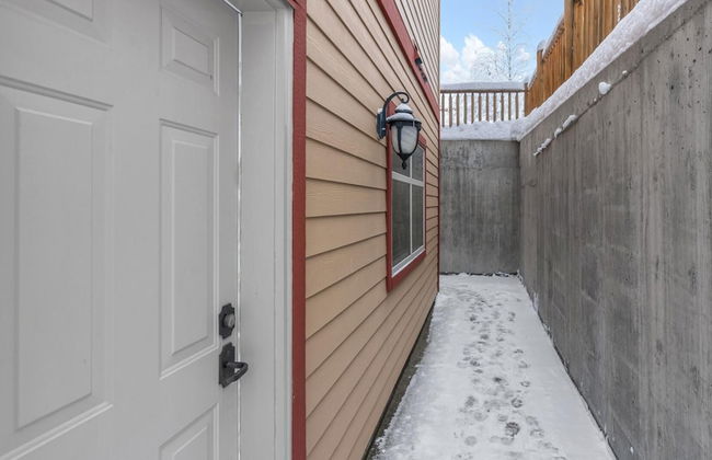 I Spy - Cozy Pet Friendly, Ski In/Ski Out Condo with Private Hot Tub - Photo 33