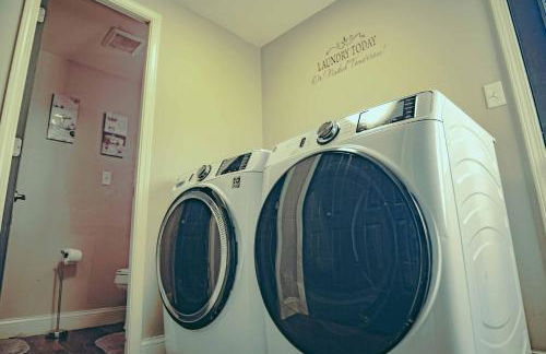 [4-BR/Sleeps 12] Family & Friends Home in Indiana - Foto 52