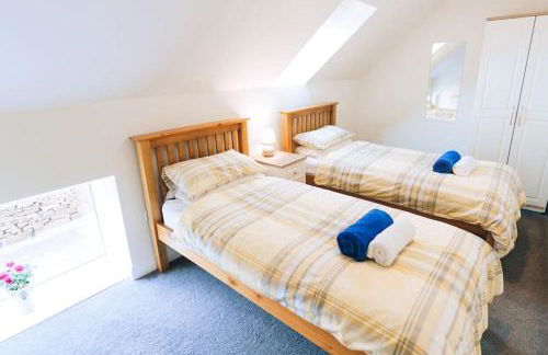 Luxury newly converted oak cottage with hot tub - Foto 26