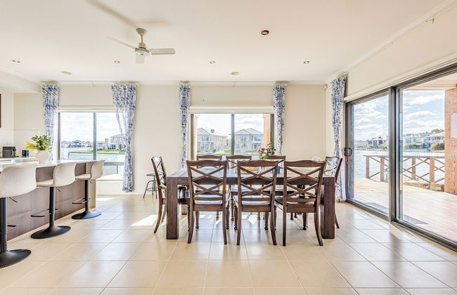 StayAU 5BR Lakefront Escape Point Cook - Foto 79