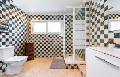 Entire Large Villa next to Award-winning beach - Foto 52