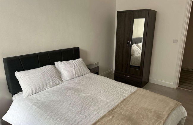 Immaculate 1-bed Apartment in Walton on the Naze - Photo 2