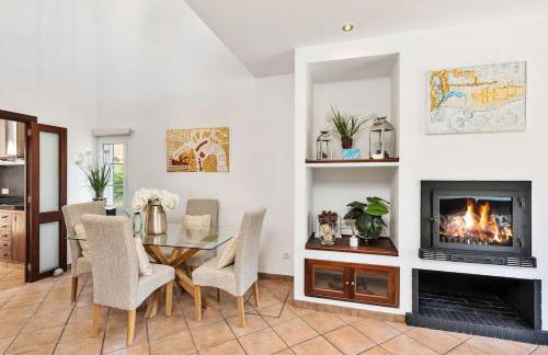 Casa con piscina y gran jardín - Foto 9