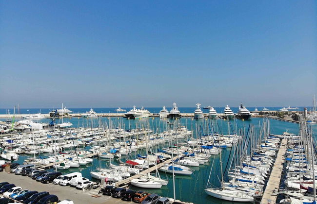 Picasso Apartments - Photo 33