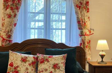 Apartament w XIX-wiecznym Spichlerzu nad Jeziorem z dostępem do parku i widokiem na Dworek Modrzewiowy z 1823 roku - Foto 12