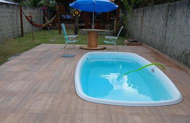 Chalé de Madeira, a 60m do mar em condomínio - Foto 1