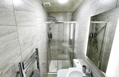 Selly Oak Near QE and UoB - 5 Bed Ensuite - Perfect for groups and contractors - Foto 8