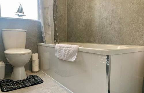 3 BDR Entire Home Sleeps Up to 5 Contractors & Families Long or Short Stay Free WiFi & Parking - Foto 7