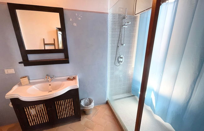 Spoleto Tranquilita Sleeps 20 With Wifi Pool Yoga Studio Gardens and Views - Photo 46