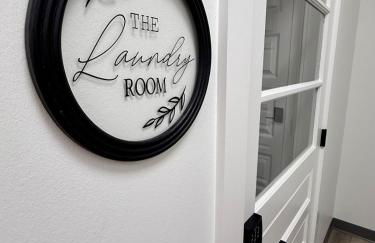 Boho Bliss Downtown Apartment in Historic Pilot Mountain - Foto 4