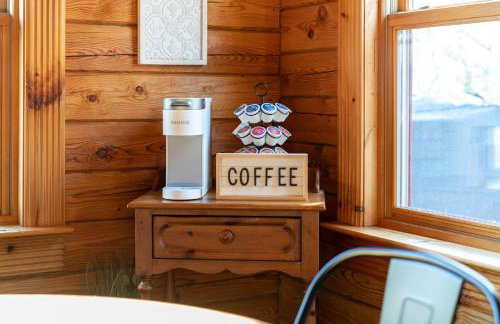 Creekwood Chalet - Hocking Hills with Hot Tub and Near Hiking - Foto 18