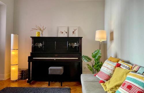 Central Retreat by the River, by TimeCooler - Foto 1