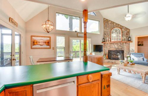 Mountain Cabin with Covered Decks and Fire Pit! - Foto 10