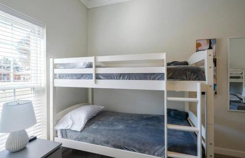 Perfect Getaway Home w Pool Jacuzzi Cinema Room - Foto 29