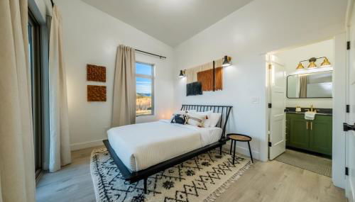 Brycegate Retreat. Stunning Views. Modern Comforts. - Photo 4