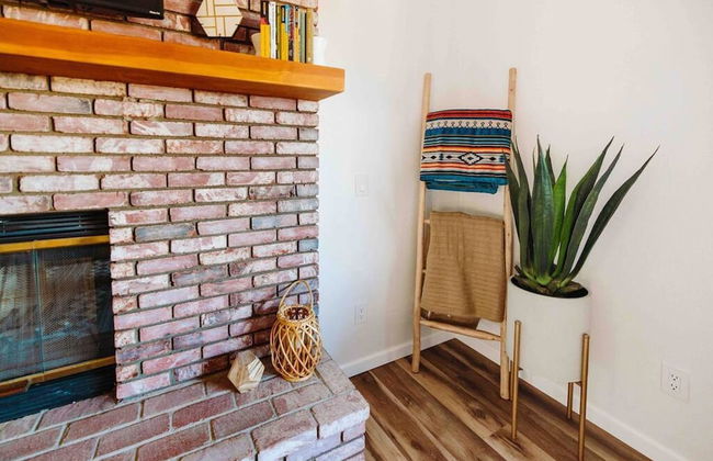 Cozy Rustic Home Minutes to Joshua Tree Nat l Park - Photo 7