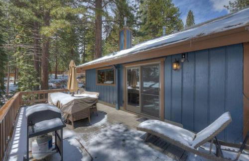 Extra Spacious 2BR Cabin w Office and Outdoor Deck - Foto 15