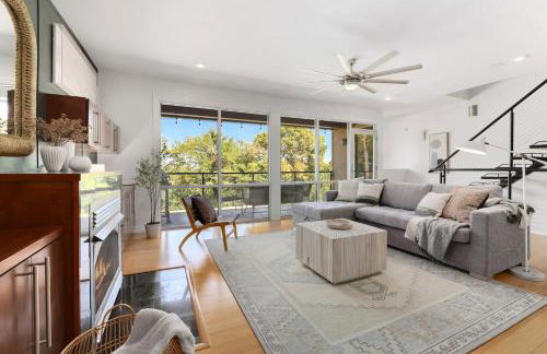 Noble Nest 5 Min to Downtown and U of A - Photo 1