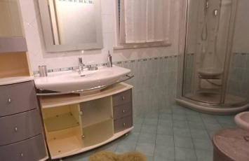 Charme rustico con ampio giardino e piscina con due camere - Foto 8