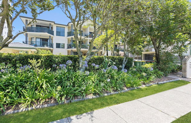 Chic Coastal Charm on Palm Beach - Photo 18