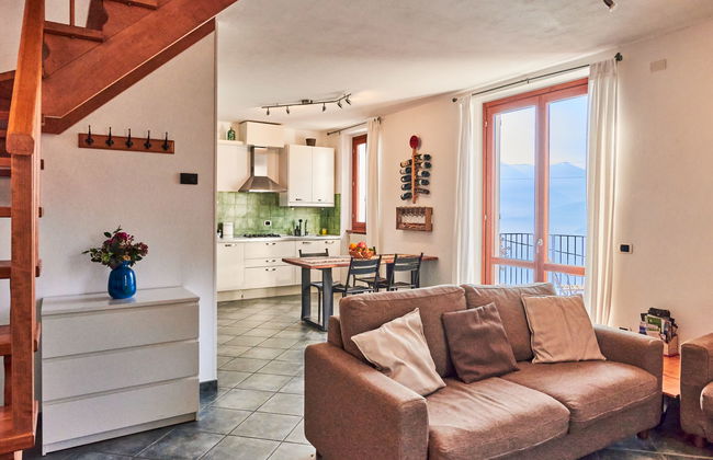 2 bedroom Apartment in Bellano with garden - Photo 8