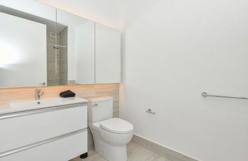 Contemporary Luxury 3BR 2BA Downtown NYC - Photo 31