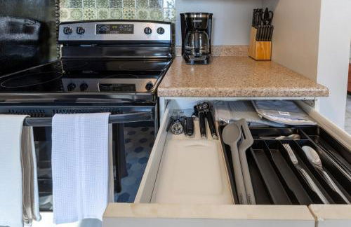 Lil Nugget Cozy Retreat with Private Fenced Yard - Foto 10