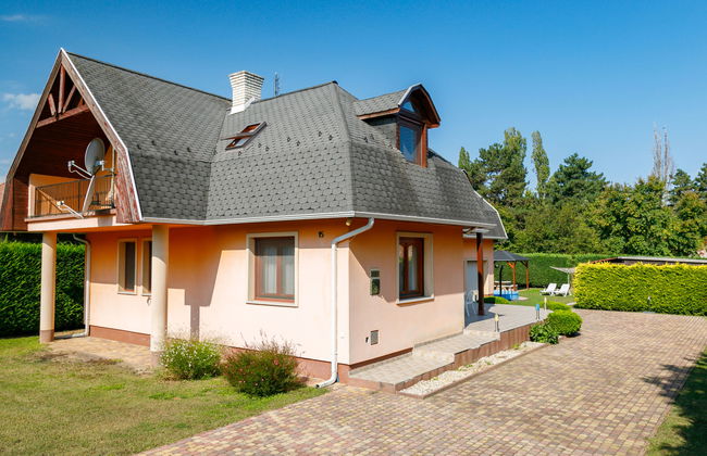 4 bedroom House in Balatonszárszó with private pool and garden - Photo 43