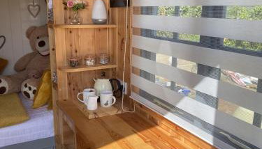 Shepherd's Hut at St Anne's - Costal Location - Photo 4