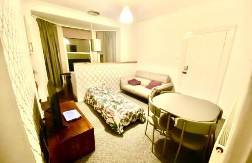 The Walnut Suite lovely one bedroom flat in Stoke. - Foto 12